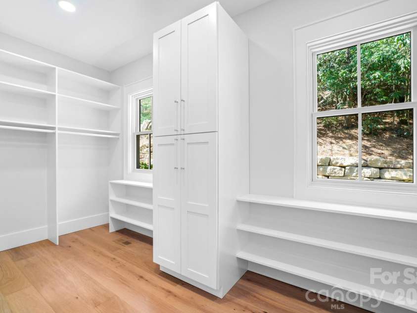 95 Cardinal Trace, Lake Toxaway, NC 28747.  MLS# CAR4431327, YatesRealty ID 30238. Primary walk-in closet