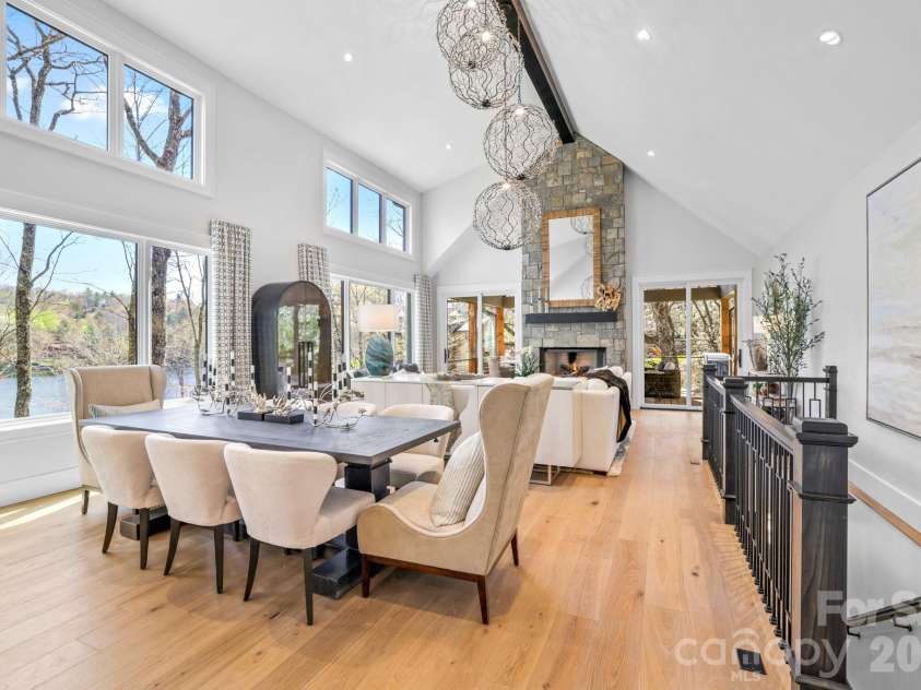 95 Cardinal Trace, Lake Toxaway, NC 28747.  MLS# CAR4431327, YatesRealty ID 30238. The Great Rm with large expansive windows