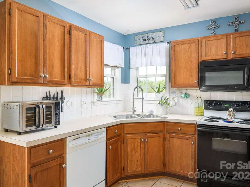 135 Winding Creek Road, Mocksville, NC 27028.  MLS# CAR4296191, YatesRealty ID 3024. 