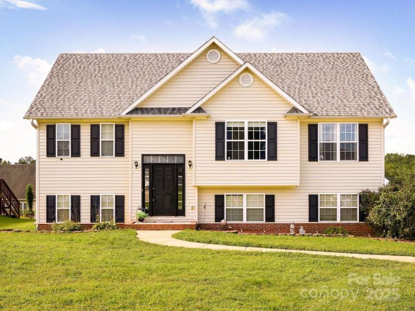 135 Winding Creek Road, Mocksville, NC 27028.  MLS# CAR4296191, YatesRealty ID 3024. 