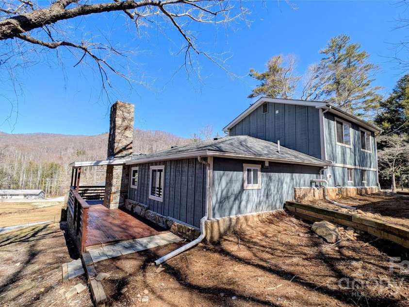 86 Chestnut Hill Road, Gerton, NC 28735.  MLS# CAR4213931, YatesRealty ID 3024. 86 Chestnut Hill - beautiful views and just short 20-minute drive to Asheville