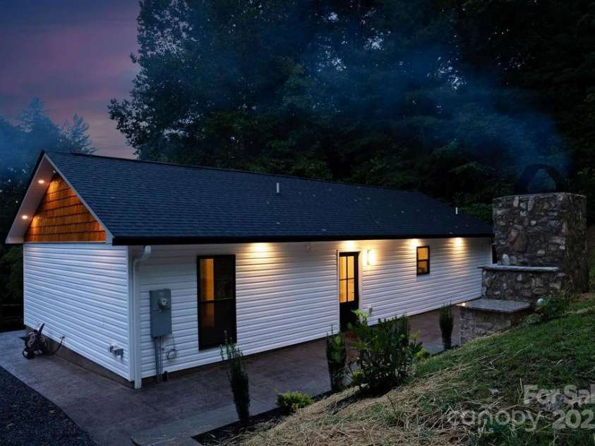 147 Wood Road, Brevard, NC 28712.  MLS# CAR4285999, YatesRealty ID 30240. Eave Lighting!