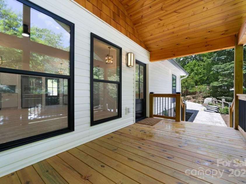 147 Wood Road, Brevard, NC 28712.  MLS# CAR4285999, YatesRealty ID 30240. Rocking Chair Ready!