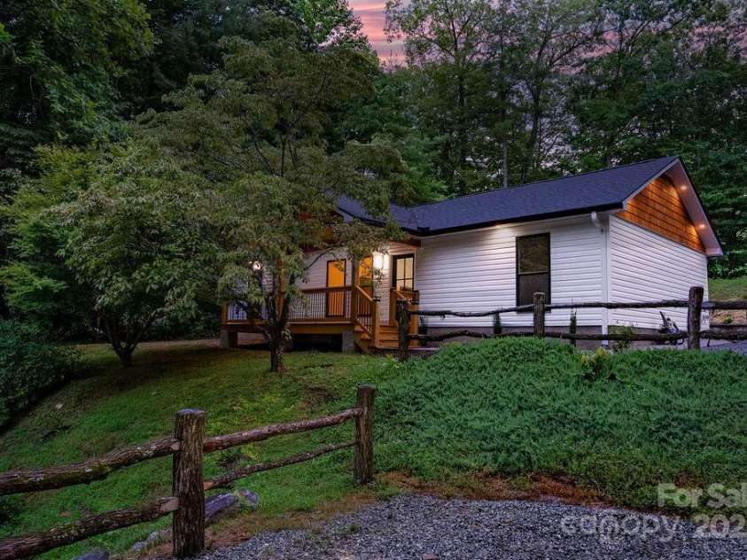 147 Wood Road, Brevard, NC 28712.  MLS# CAR4285999, YatesRealty ID 30240. Welcome Home!