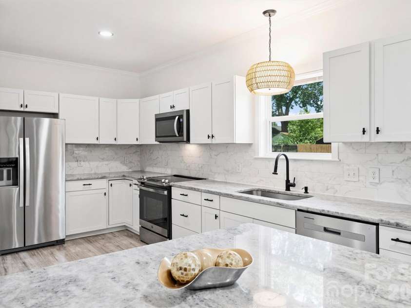 1017 Pegram Street, Charlotte, NC 28205.  MLS# CAR4381314, YatesRealty ID 30241. 