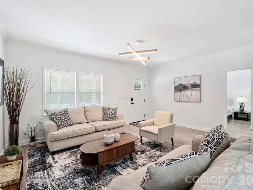 1017 Pegram Street, Charlotte, NC 28205.  MLS# CAR4381314, YatesRealty ID 30241. 