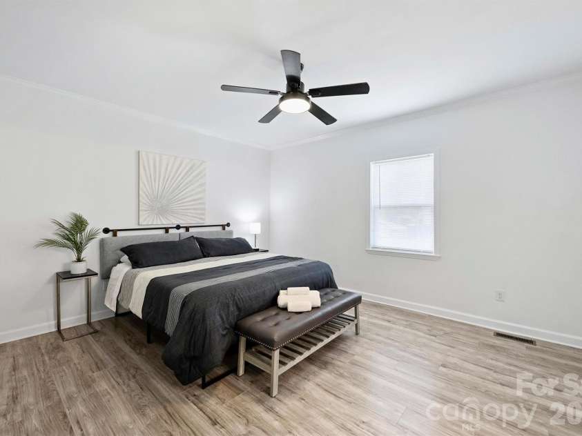 1017 Pegram Street, Charlotte, NC 28205.  MLS# CAR4381314, YatesRealty ID 30241. 