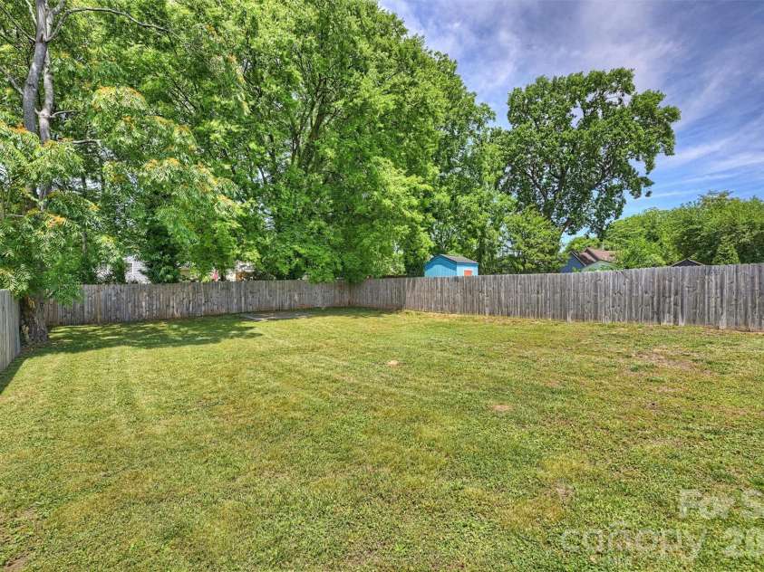 1017 Pegram Street, Charlotte, NC 28205.  MLS# CAR4381314, YatesRealty ID 30241. 