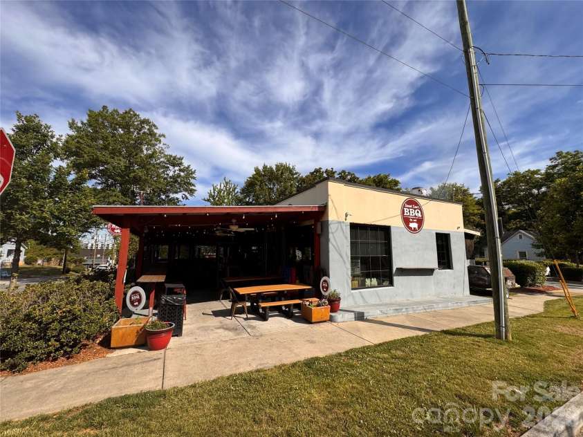 1017 Pegram Street, Charlotte, NC 28205.  MLS# CAR4381314, YatesRealty ID 30241. 