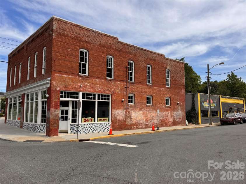 1017 Pegram Street, Charlotte, NC 28205.  MLS# CAR4381314, YatesRealty ID 30241. 