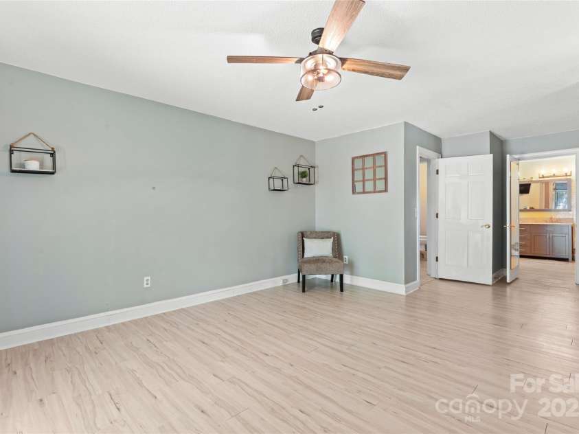 35 Heritage Drive, Clover, SC 29710.  MLS# CAR4287135, YatesRealty ID 30241. 