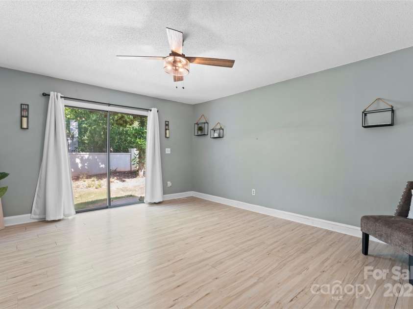 35 Heritage Drive, Clover, SC 29710.  MLS# CAR4287135, YatesRealty ID 30241. Primary on main floor.