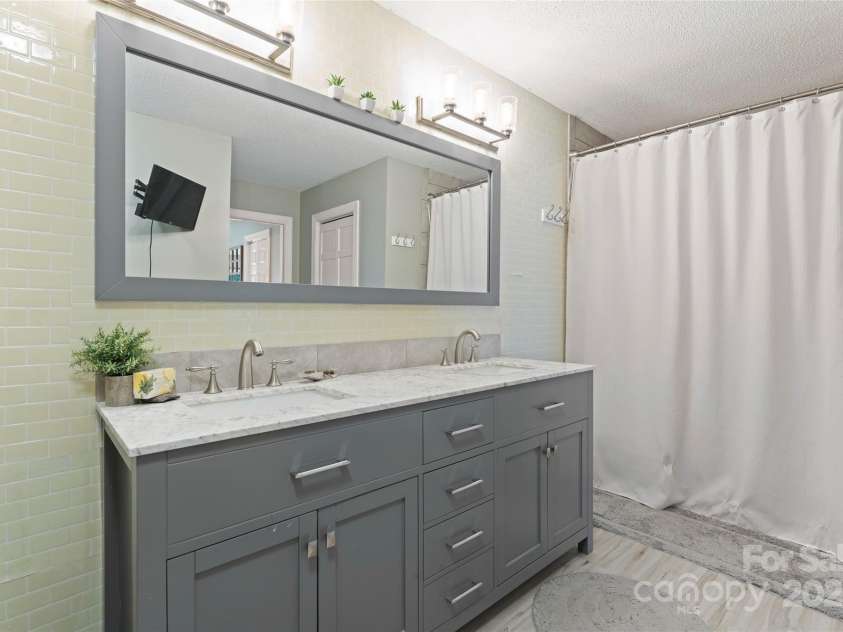 35 Heritage Drive, Clover, SC 29710.  MLS# CAR4317648, YatesRealty ID 30241. 