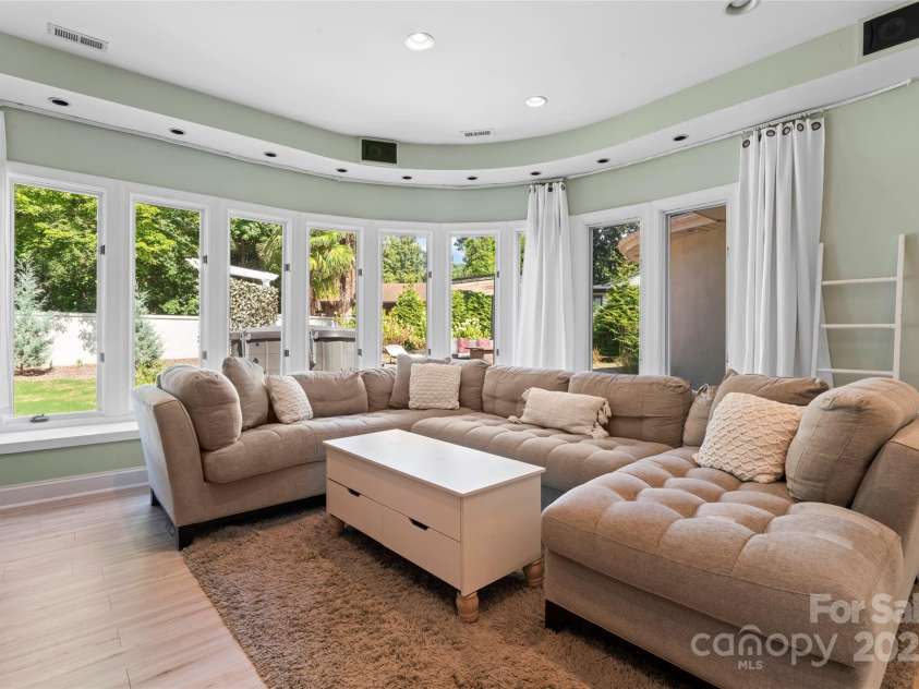 35 Heritage Drive, Clover, SC 29710.  MLS# CAR4317648, YatesRealty ID 30241. 