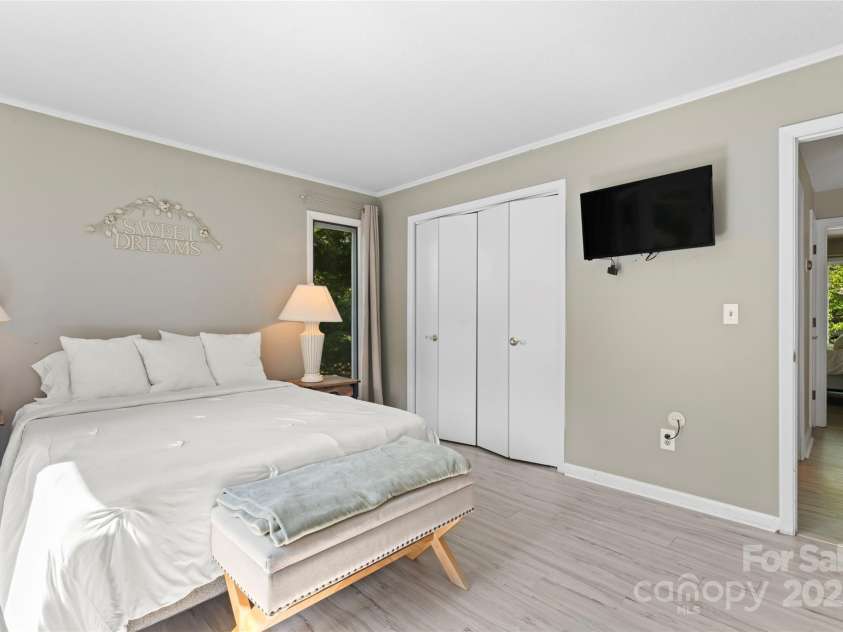 35 Heritage Drive, Clover, SC 29710.  MLS# CAR4317648, YatesRealty ID 30241. 