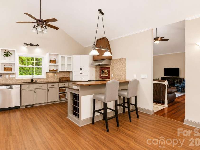 60 Hawks Pointe Lane, Weaverville, NC 28787.  MLS# CAR4385628, YatesRealty ID 30242. 