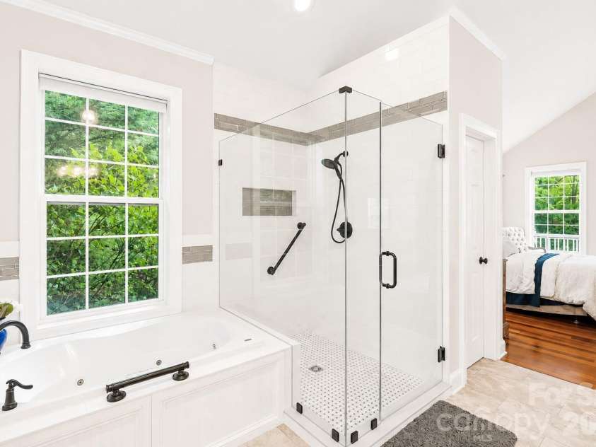 60 Hawks Pointe Lane, Weaverville, NC 28787.  MLS# CAR4385628, YatesRealty ID 30242. 