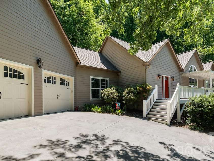 60 Hawks Pointe Lane, Weaverville, NC 28787.  MLS# CAR4385628, YatesRealty ID 30242. 