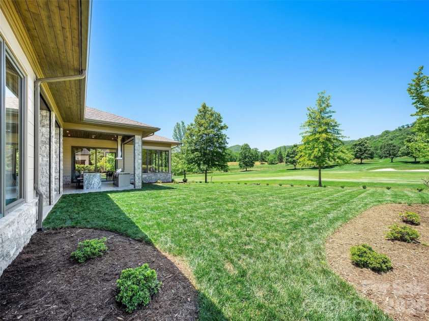 60 Walnut Valley Parkway, Arden, NC 28704.  MLS# CAR4385723, YatesRealty ID 30243. 