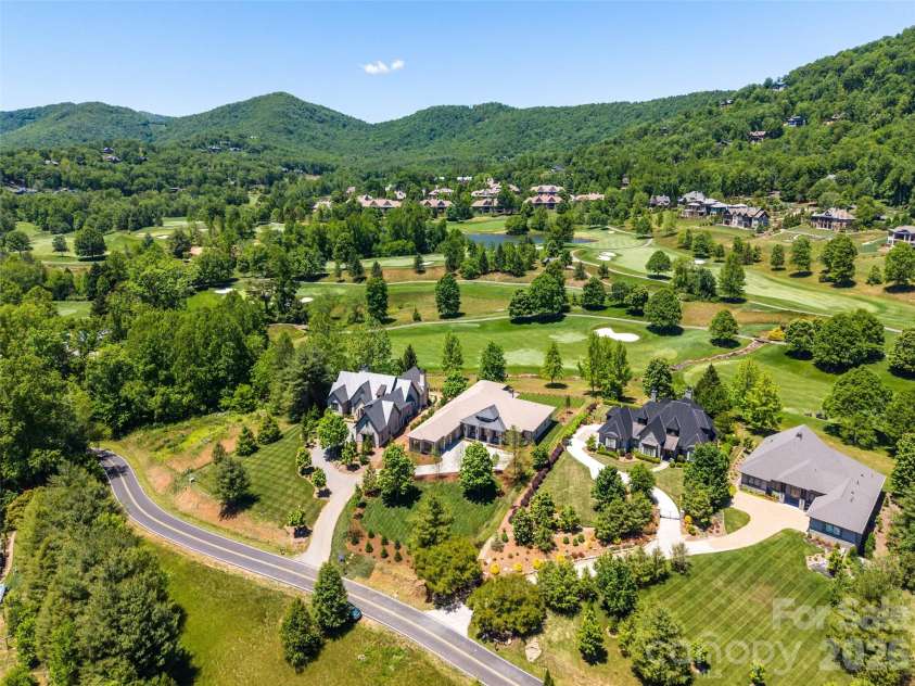 60 Walnut Valley Parkway, Arden, NC 28704.  MLS# CAR4385723, YatesRealty ID 30243. 