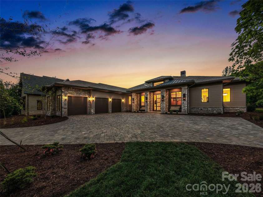 60 Walnut Valley Parkway, Arden, NC 28704.  MLS# CAR4385723, YatesRealty ID 30243. 