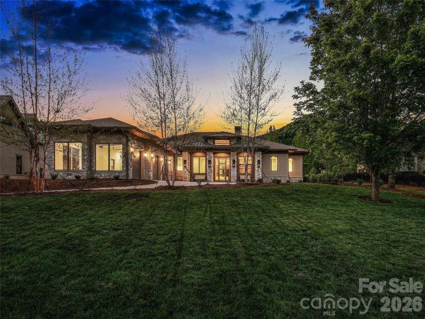 60 Walnut Valley Parkway, Arden, NC 28704.  MLS# CAR4385723, YatesRealty ID 30243. 