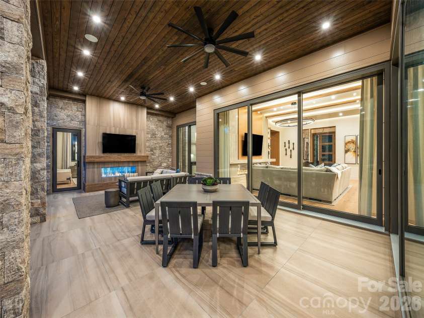 60 Walnut Valley Parkway, Arden, NC 28704.  MLS# CAR4385723, YatesRealty ID 30243. 