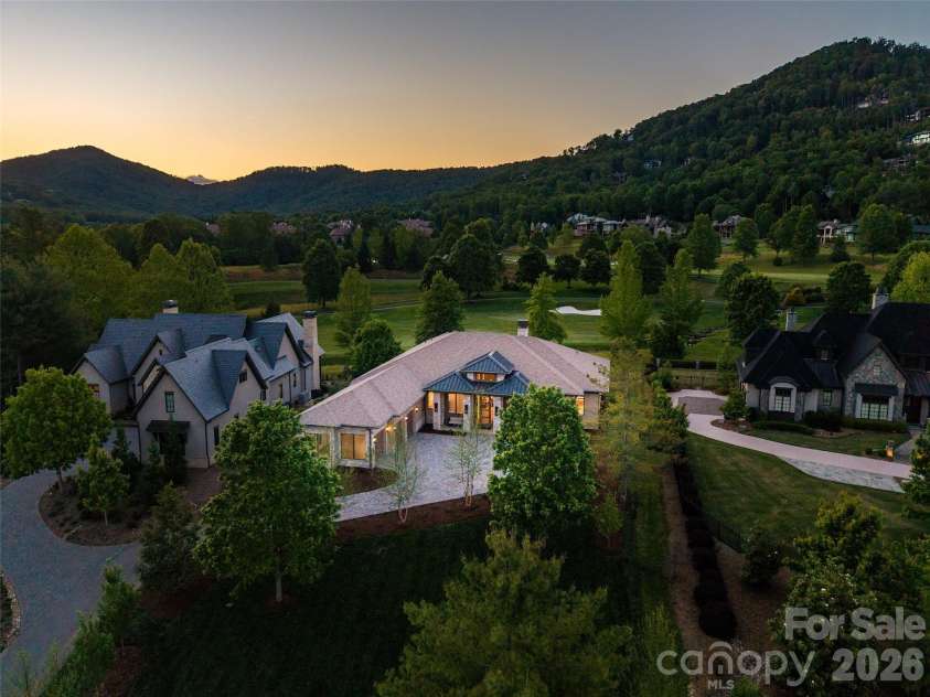 60 Walnut Valley Parkway, Arden, NC 28704.  MLS# CAR4385723, YatesRealty ID 30243. 