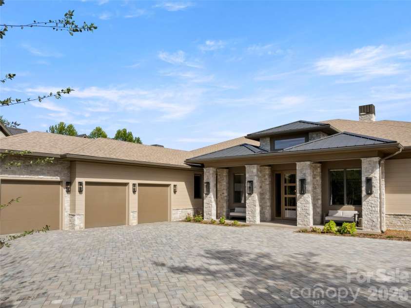 60 Walnut Valley Parkway, Arden, NC 28704.  MLS# CAR4385723, YatesRealty ID 30243. 