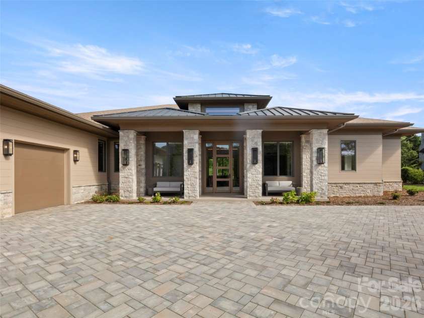 60 Walnut Valley Parkway, Arden, NC 28704.  MLS# CAR4385723, YatesRealty ID 30243. 