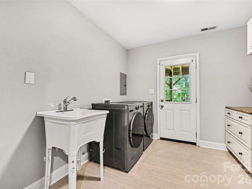 107 Condover Place, Charlotte, NC 28270.  MLS# CAR4386846, YatesRealty ID 30245. 