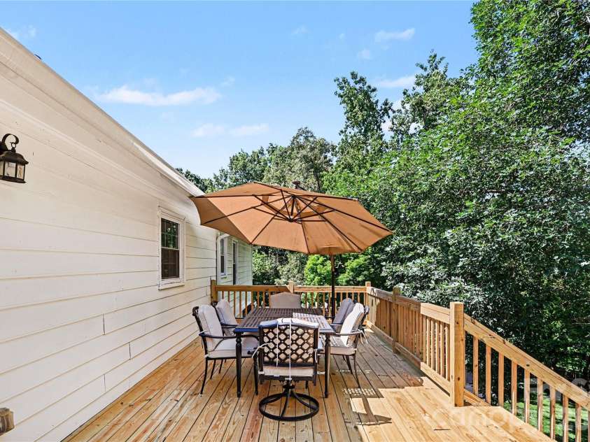 107 Condover Place, Charlotte, NC 28270.  MLS# CAR4386846, YatesRealty ID 30245. 