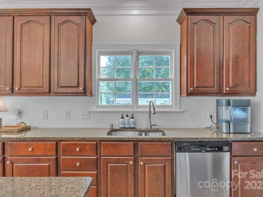 1735 30th Avenue Place, Hickory, NC 28601.  MLS# CAR4281660, YatesRealty ID 30245. 