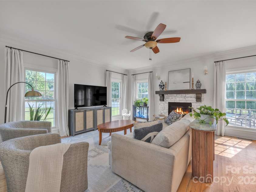 1735 30th Avenue Place, Hickory, NC 28601.  MLS# CAR4281660, YatesRealty ID 30245. 