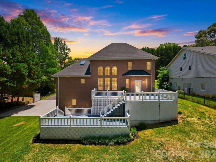 1245 34th Avenue, Hickory, NC 28601.  MLS# CAR4387938, YatesRealty ID 30246. 