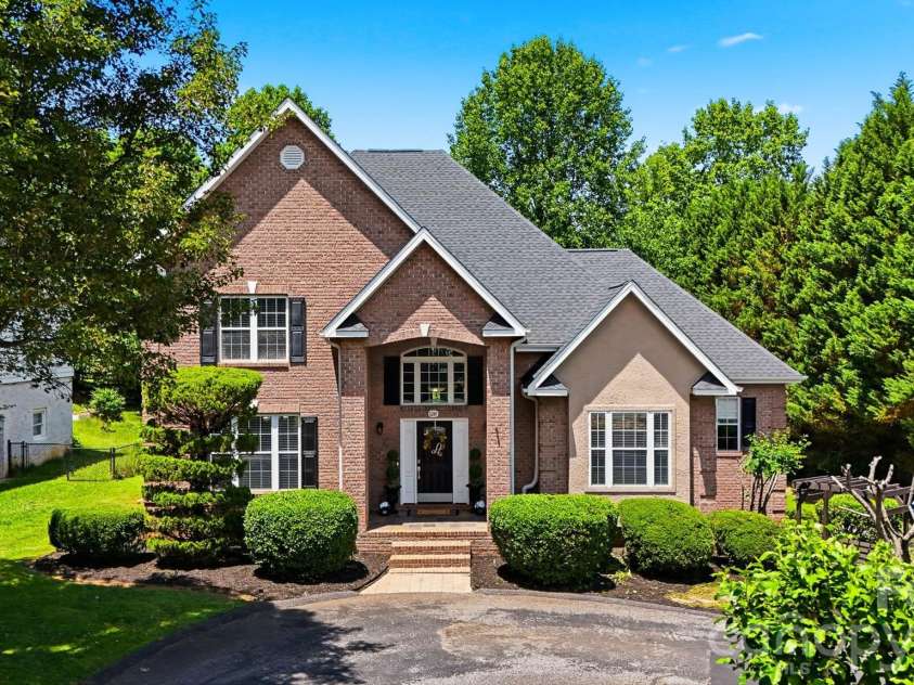 1245 34th Avenue, Hickory, NC 28601.  MLS# CAR4387938, YatesRealty ID 30246. 