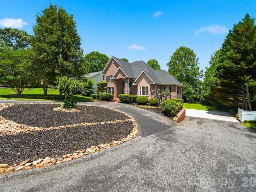 1245 34th Avenue, Hickory, NC 28601.  MLS# CAR4387938, YatesRealty ID 30246. 