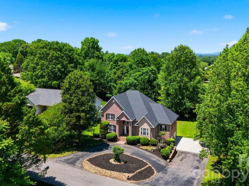 1245 34th Avenue, Hickory, NC 28601.  MLS# CAR4387938, YatesRealty ID 30246. 