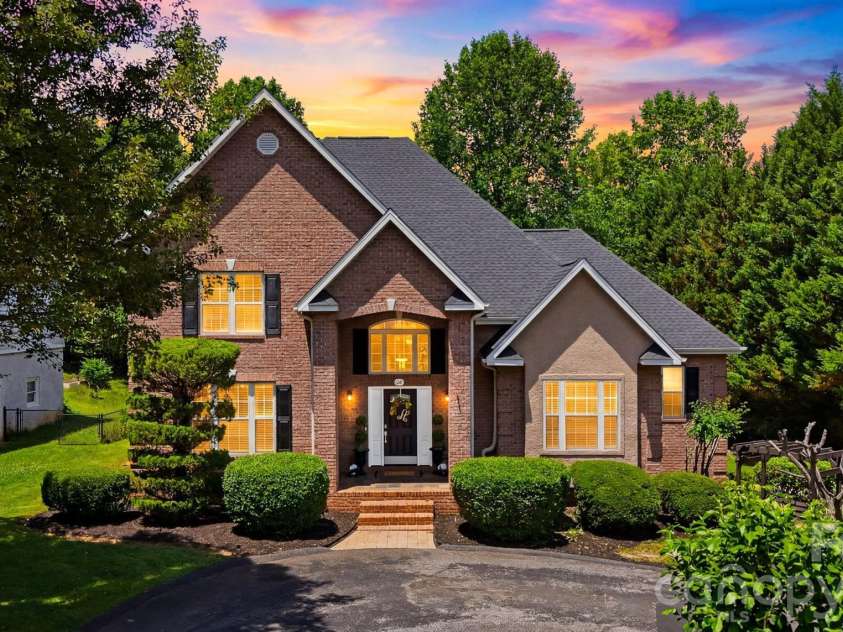 1245 34th Avenue, Hickory, NC 28601.  MLS# CAR4387938, YatesRealty ID 30246. 