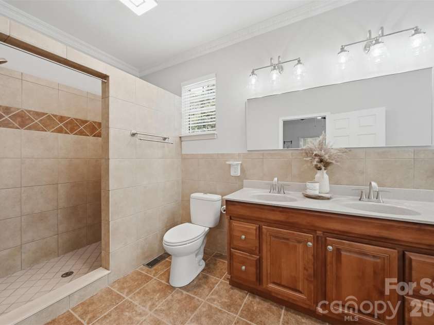 1245 34th Avenue, Hickory, NC 28601.  MLS# CAR4387938, YatesRealty ID 30246. 