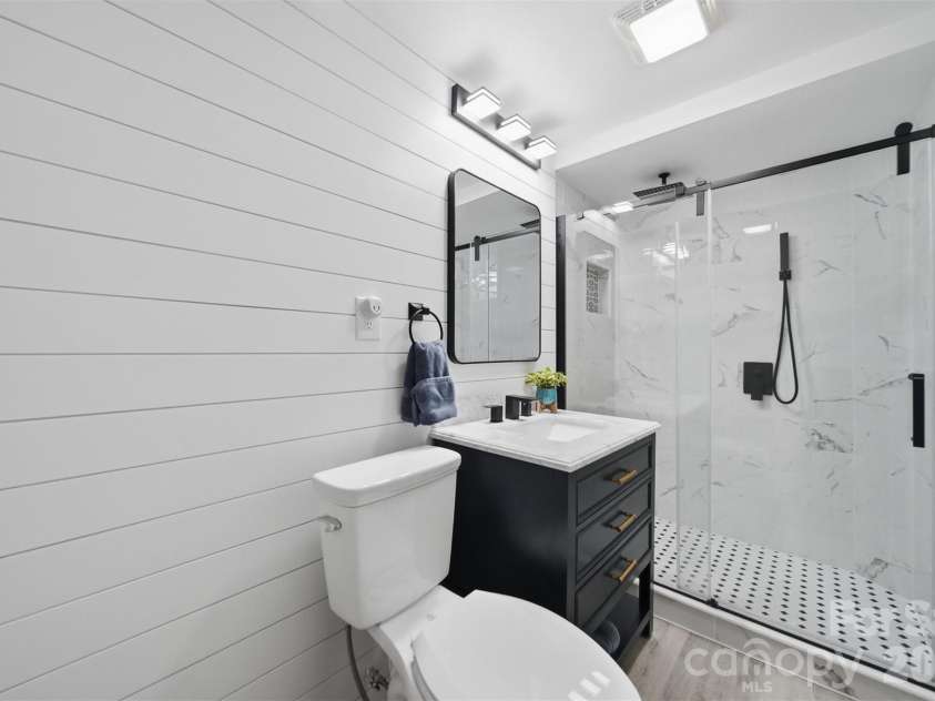 1245 34th Avenue, Hickory, NC 28601.  MLS# CAR4387938, YatesRealty ID 30246. Basement Full Bath