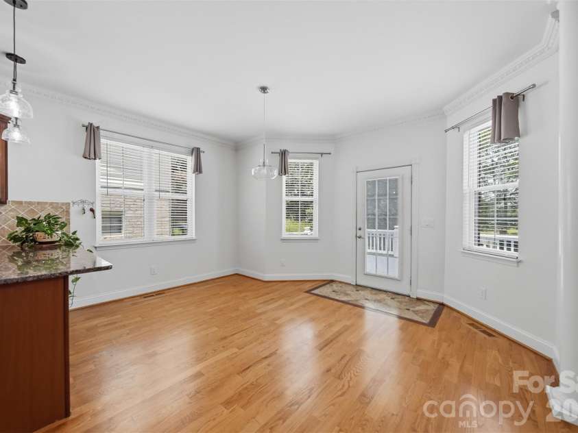 1245 34th Avenue, Hickory, NC 28601.  MLS# CAR4387938, YatesRealty ID 30246. Breakfast Nook