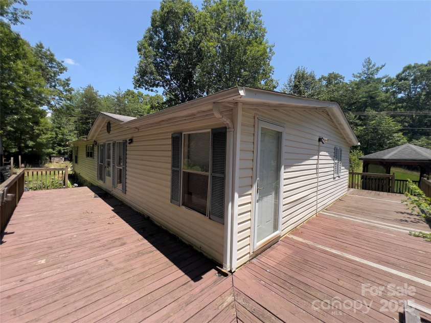 5000 Deal Mill Road, Granite Falls, NC 28630.  MLS# CAR4279141, YatesRealty ID 30246. 