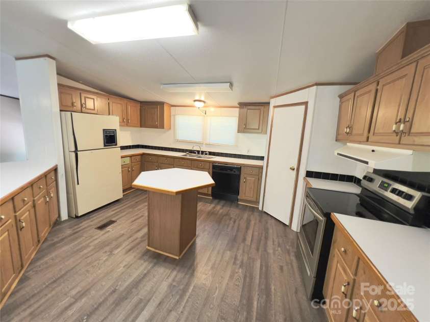 5000 Deal Mill Road, Granite Falls, NC 28630.  MLS# CAR4279141, YatesRealty ID 30246. 