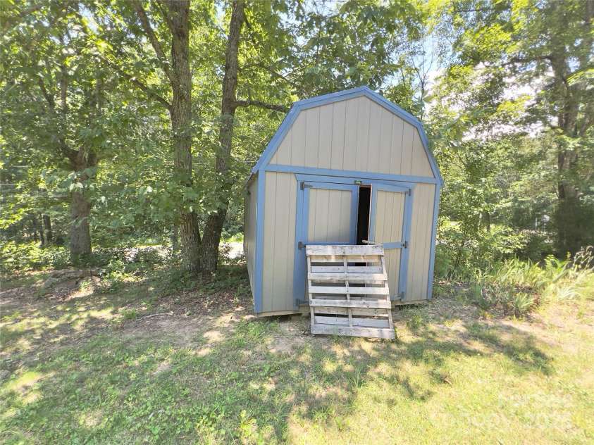 5000 Deal Mill Road, Granite Falls, NC 28630.  MLS# CAR4279141, YatesRealty ID 30246. 