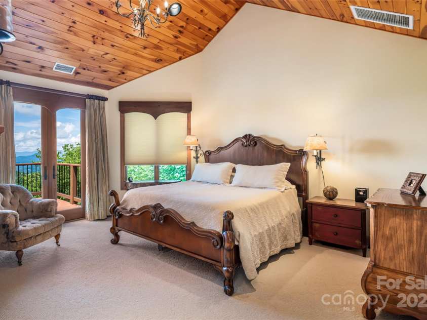 2280 Mountain Air Drive, Burnsville, NC 28714.  MLS# CAR4275710, YatesRealty ID 30247. 