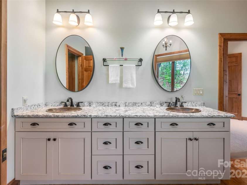 2280 Mountain Air Drive, Burnsville, NC 28714.  MLS# CAR4275710, YatesRealty ID 30247. 