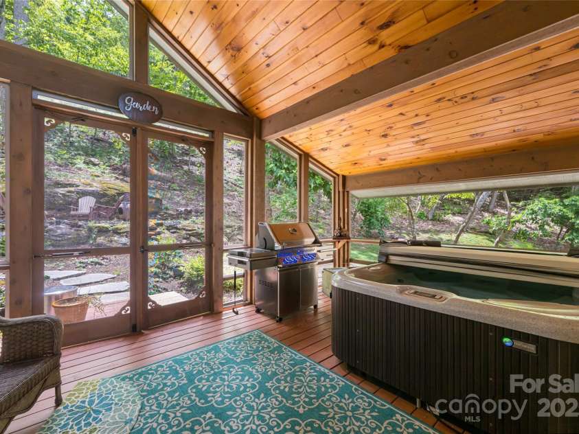 2280 Mountain Air Drive, Burnsville, NC 28714.  MLS# CAR4275710, YatesRealty ID 30247. 