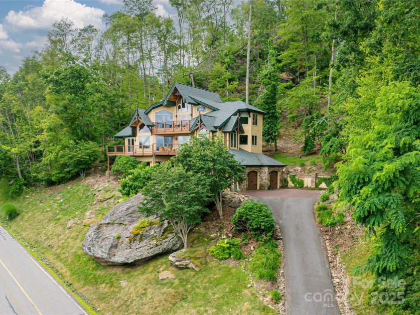 2280 Mountain Air Drive, Burnsville, NC 28714.  MLS# CAR4275710, YatesRealty ID 30247. 