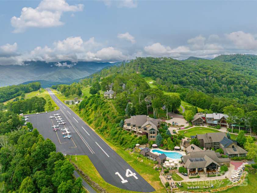 2280 Mountain Air Drive, Burnsville, NC 28714.  MLS# CAR4275710, YatesRealty ID 30247. 